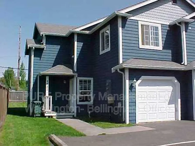 2427 Michigan St — Photo 1