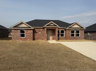 506 Honeysuckle Ln, Madill, OK 73446