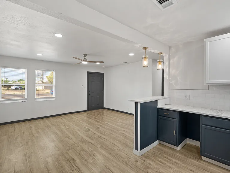 3607 Cunningham Dr — Photo 5