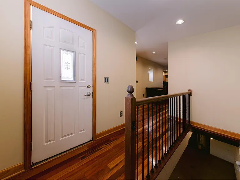 252 S Washington Ave — Photo 11