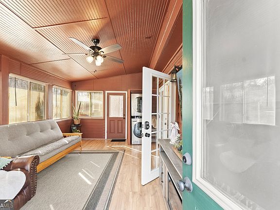 5th image of 19 Wapiti Ln