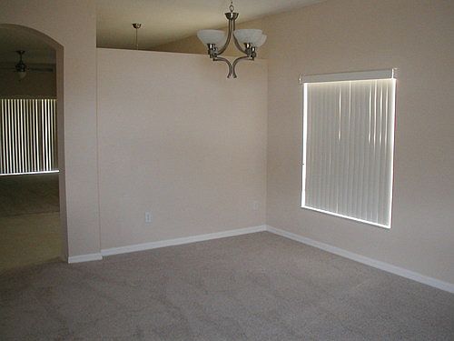 4th image of 942 Willow Branch Dr