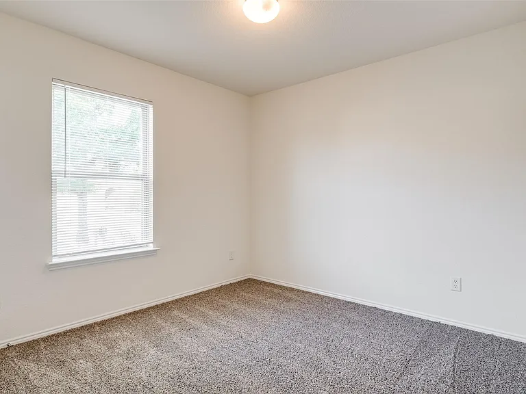 929 Glenndon Dr — Photo 6