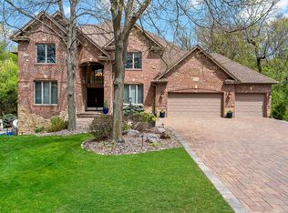 1504 Summit Oaks Ct, Burnsville, MN 55337