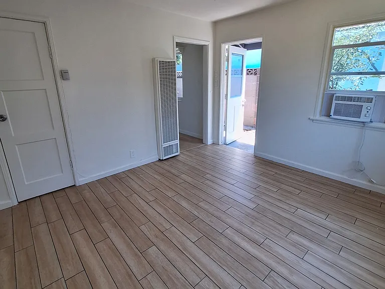 5255 Delong St — Photo 3