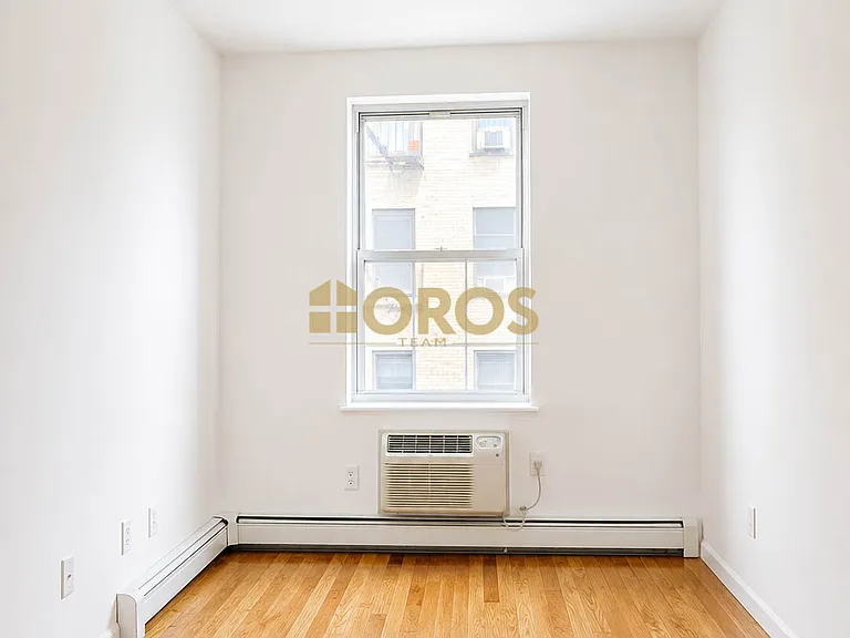 539 E 6th St #5B — Photo 4