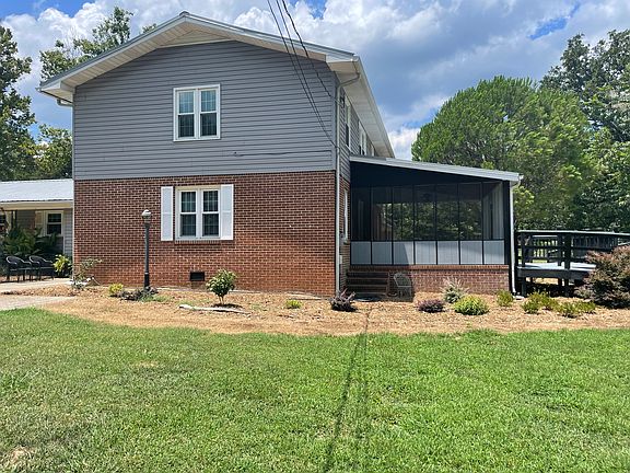2nd image of 110 Lakeview Dr #110