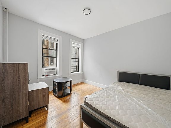 3rd image of 2057 Ocean Ave