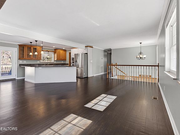 4th image of 98 Oklahoma Ave