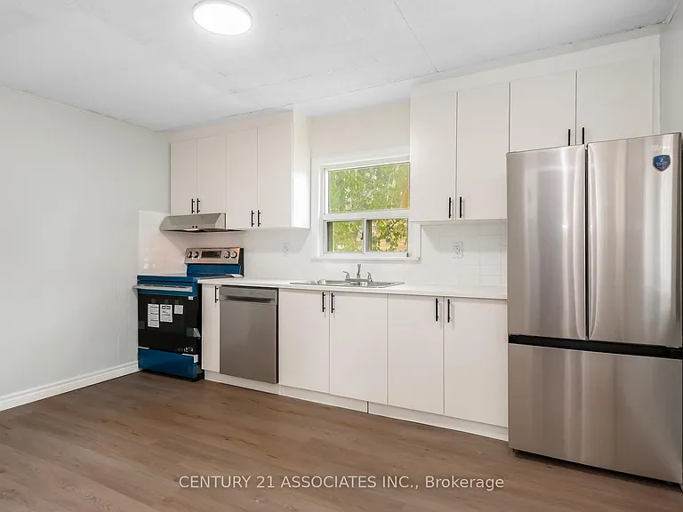 48 King St — Photo 14