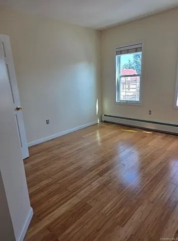 3 bed, 1.0 bath, 1680 sqft, $3,200 — Photo 4