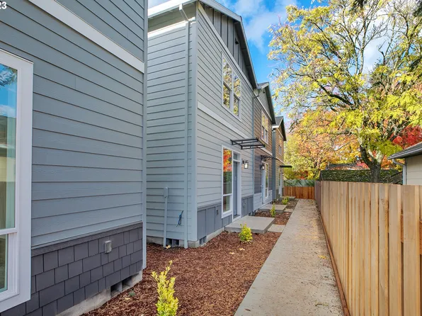 8513 SE Yamhill St, Portland, OR 97216