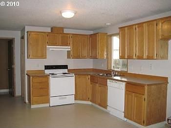 4th image of 10016 NE 122nd Ave