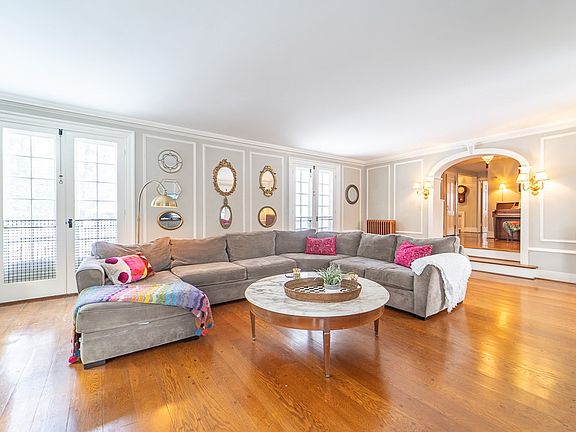 4th image of 1237 Clover St