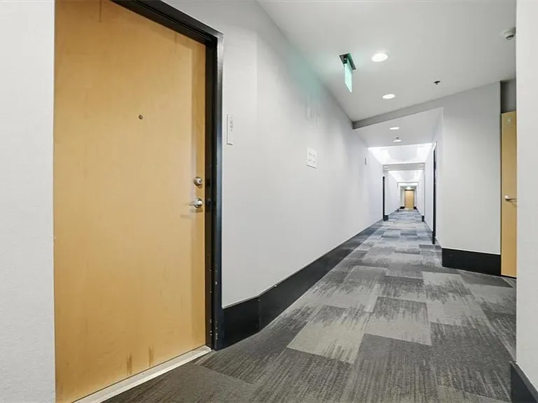 923 Peachtree St NE #1221 — Photo 24