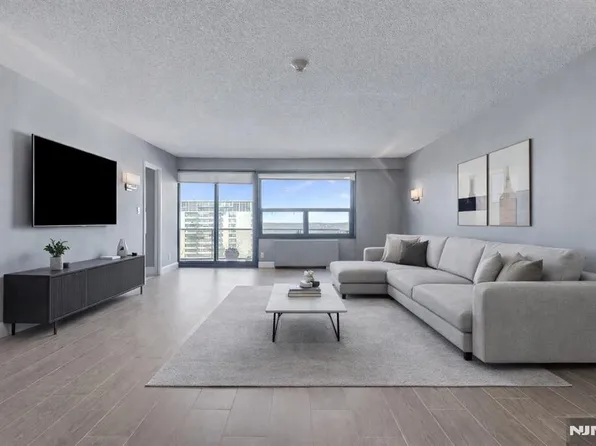 2 Claridge Dr APT 7KE, Verona, NJ 07044