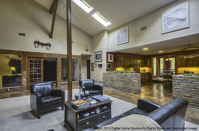 1st image of 220 Oak Forest Dr