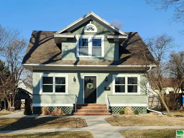 153 2nd Ave NE, Sioux Center, IA 51250