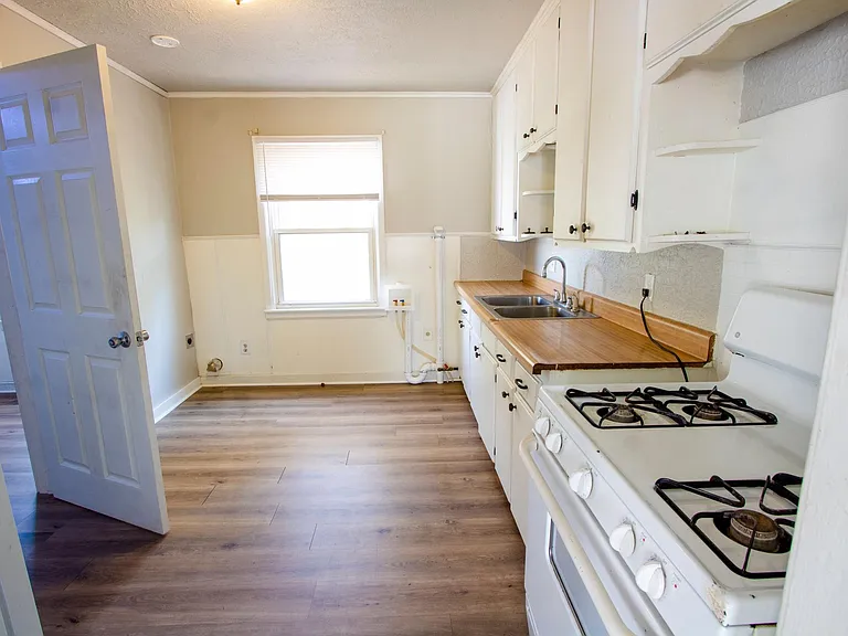 905 N Wilson Ave #A — Photo 4
