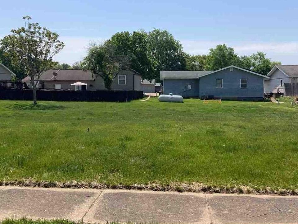 2nd image of 1102 Eisenhower Dr