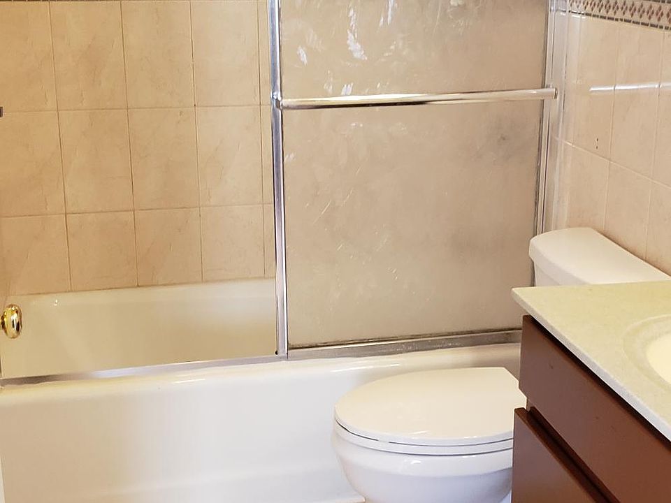 1st image of 642 Myrtle Ave #2