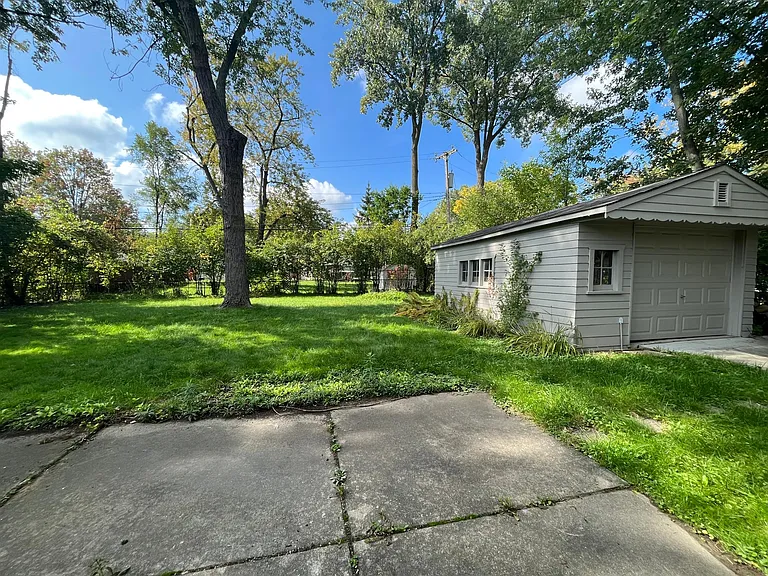2571 Empire Dr — Photo 6