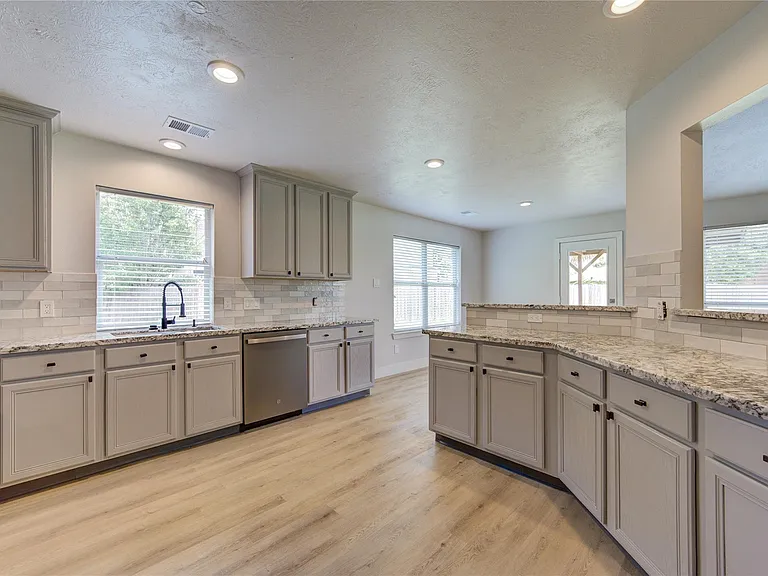 4931 Lake Catherine Ct — Photo 22