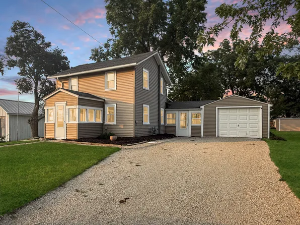 425 W Grv, Lena, IL 61048