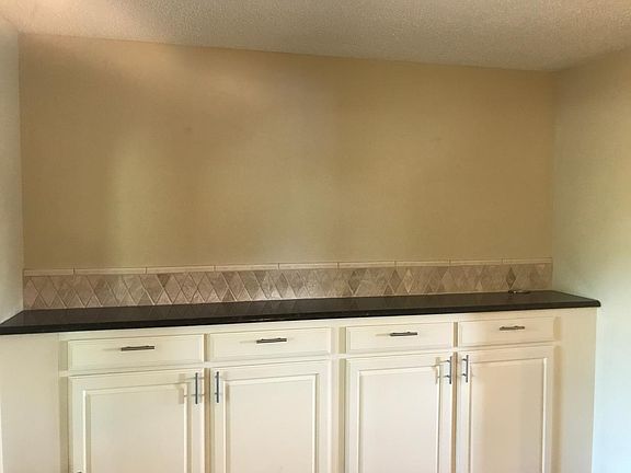 4th image of 704 Murl Dr