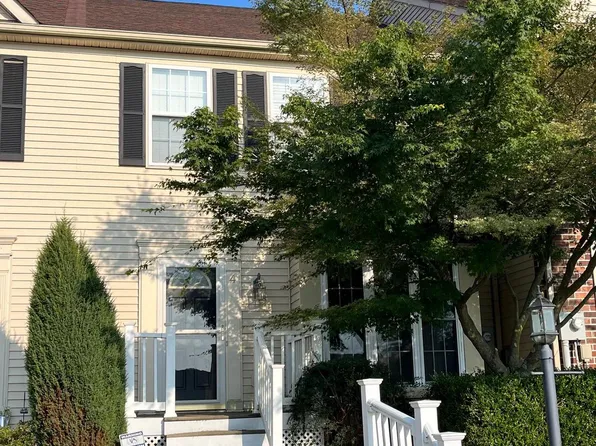 4 Johnamac S, Littlestown, PA 17340