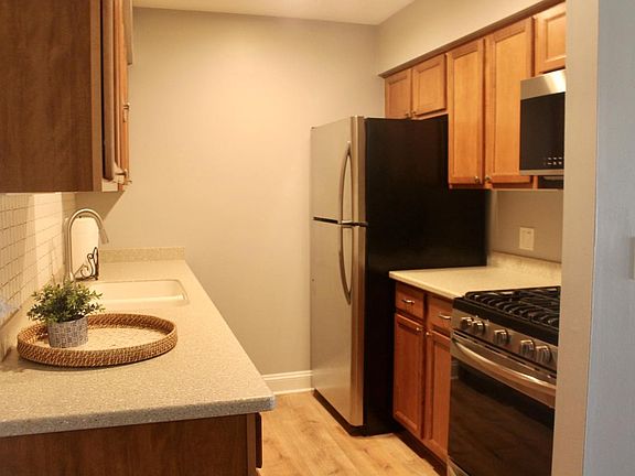 5th image of 108 Evelyn LANE Unit B