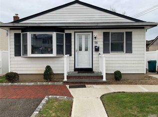 75 E Marine Ave, Lindenhurst, NY 11757