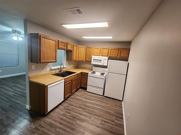 3rd image of 1624 Aquarena Springs Dr APT C123