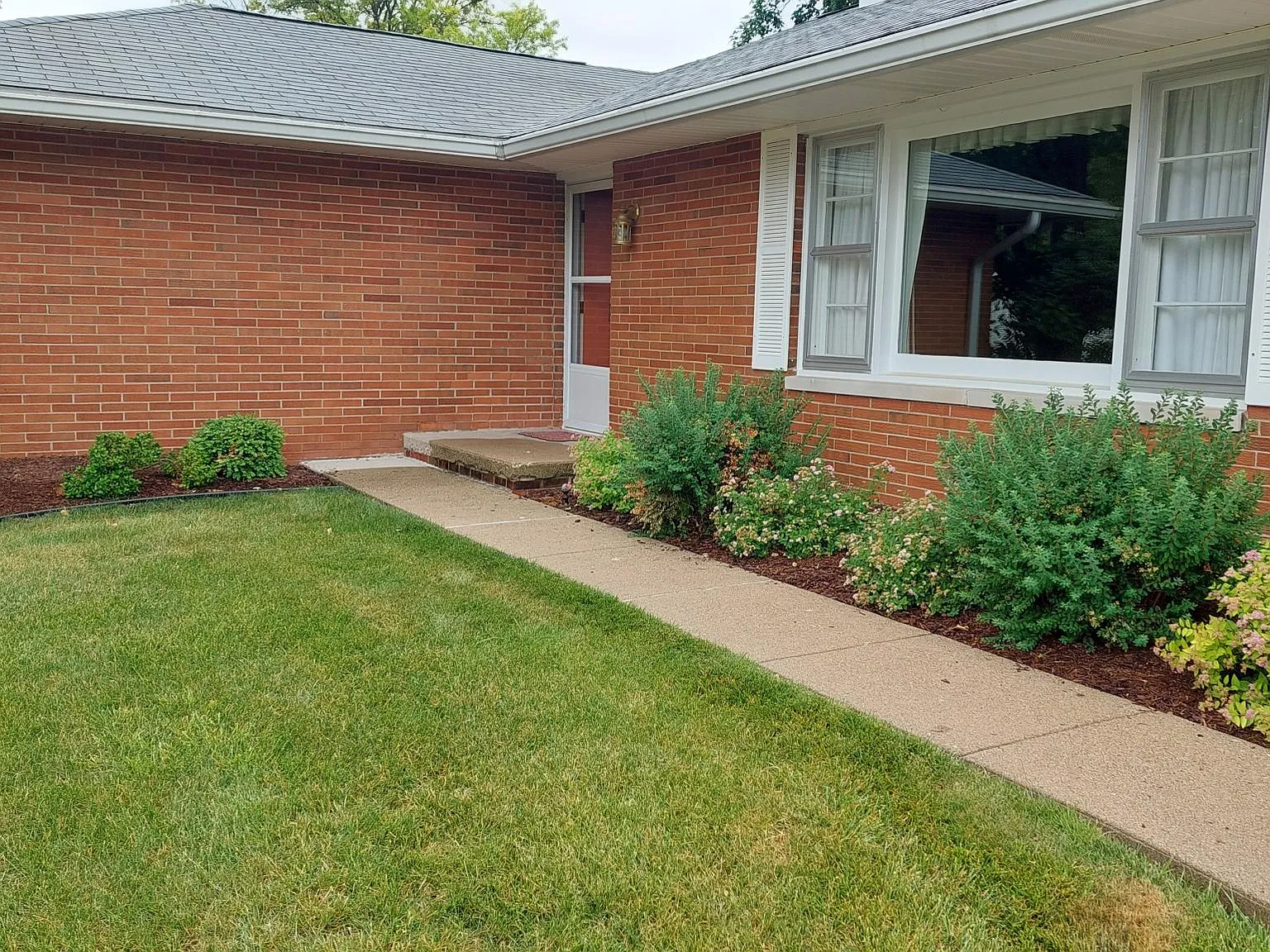 2209 Delaware Dr — Photo 2