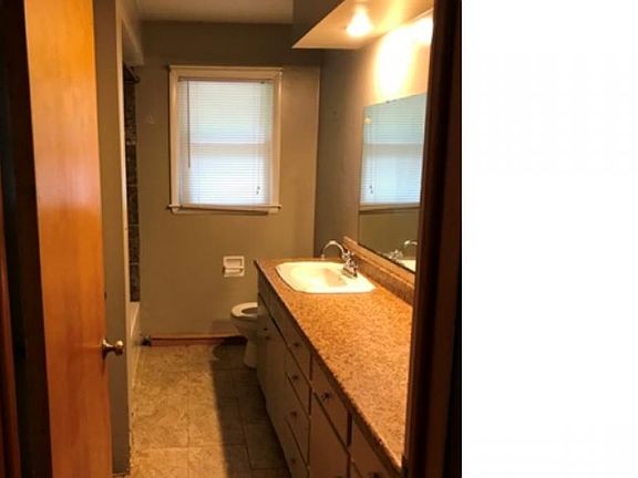 3rd image of 981 N West St