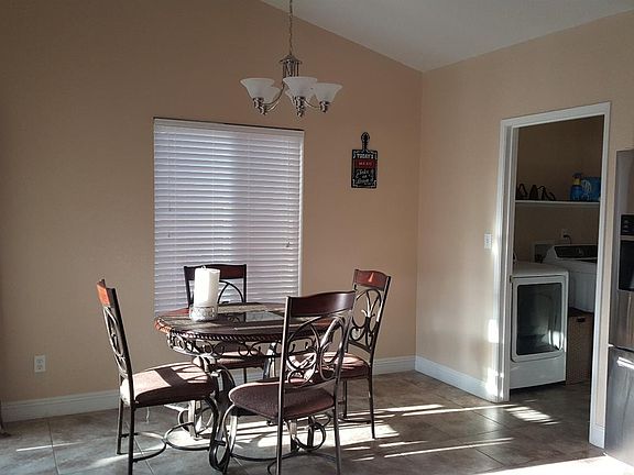 5th image of 537 Fairmont Dr