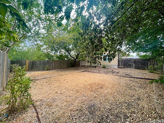 4th image of 1426 Santa Anna St