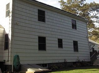 12 Pegs Ln, Riverhead, NY