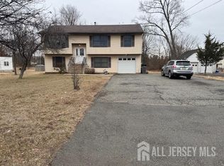 173 Metlars Ln, Piscataway, NJ 08854