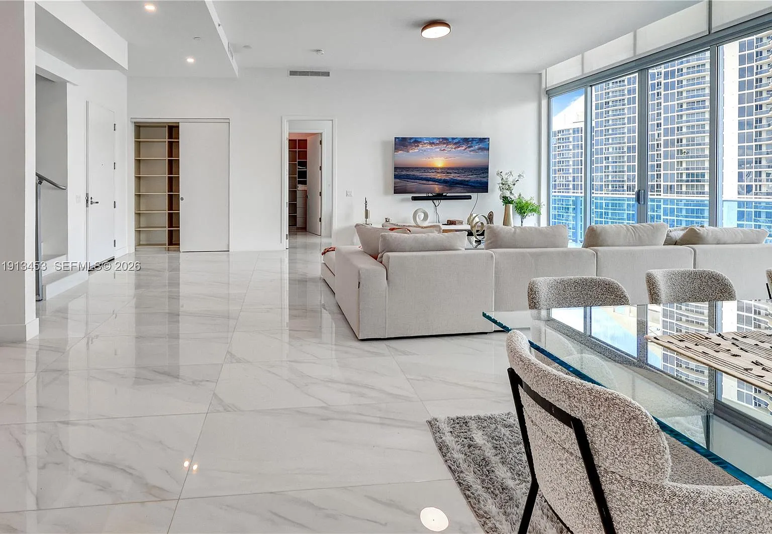 Aurora Condominium — Photo 3