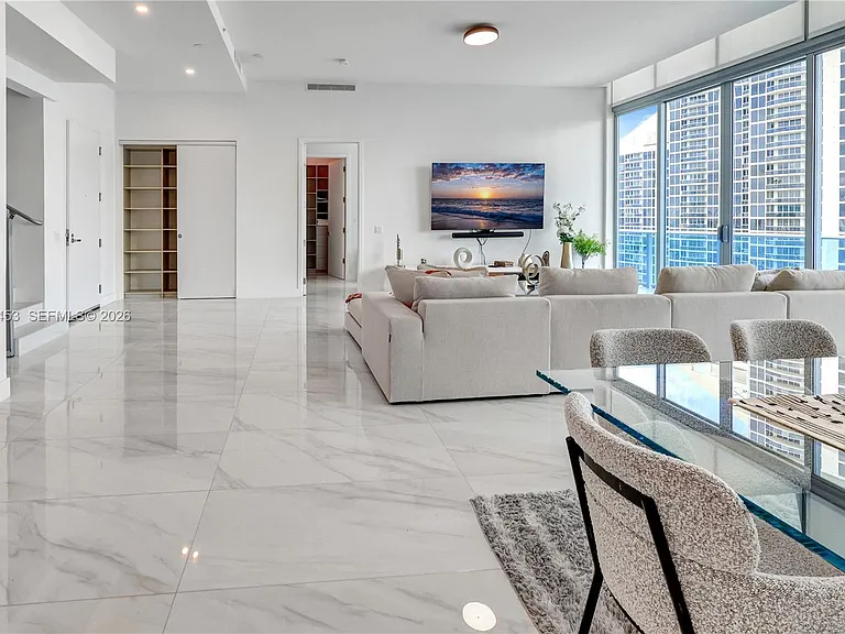 17550 Collins Ave #Penthouse 2 — Photo 3