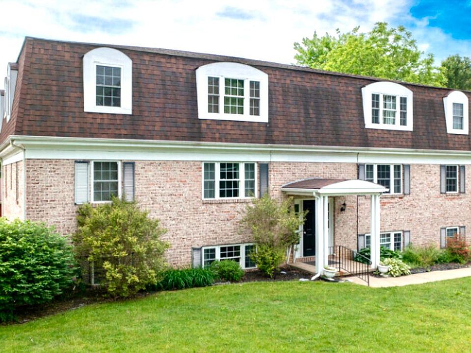 1st image of 75 Mayflower Dr #2
