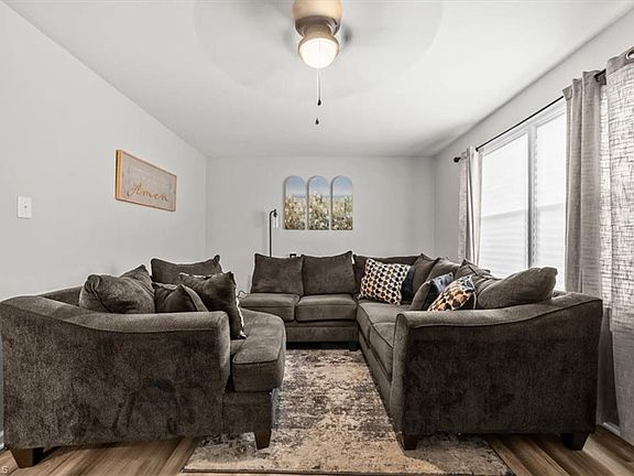 3rd image of 3855 Queen Ann Cir