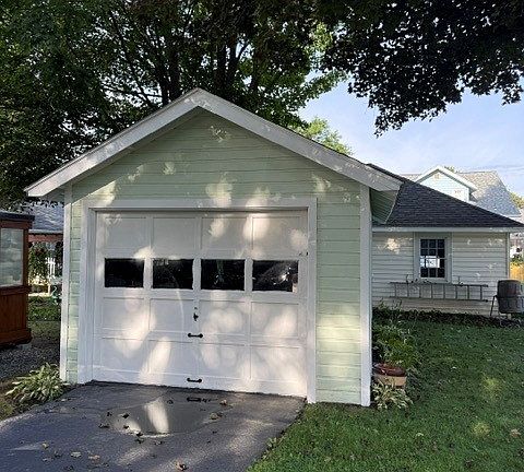 4th image of 912 Farnham St
