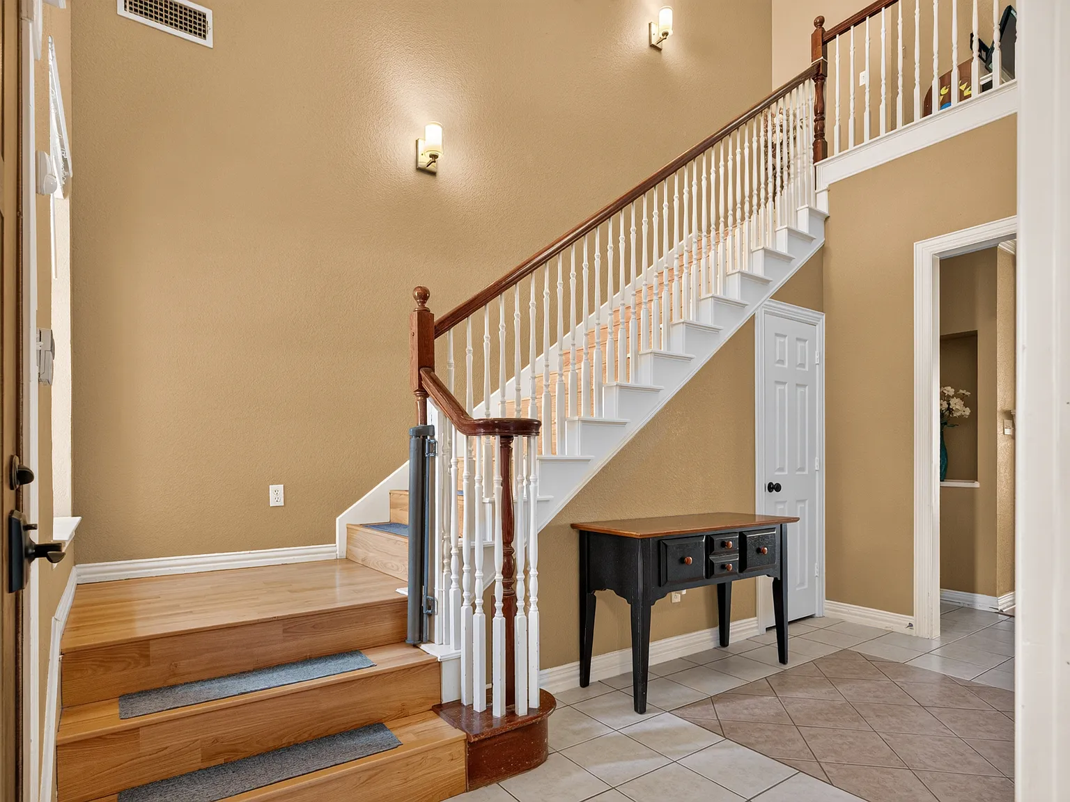5 bed, 2947 sqft, $4,000 — Photo 2