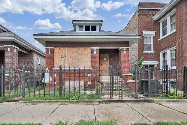 1st image of 6222 S Artesian Ave