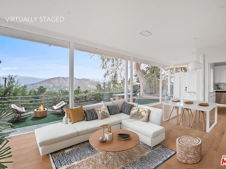 7326 Pacific View Dr — Photo 2