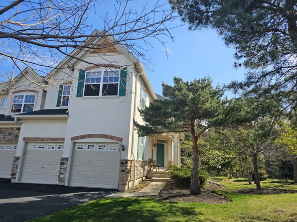 418 Bay Tree Cir, Vernon Hills, IL 60061