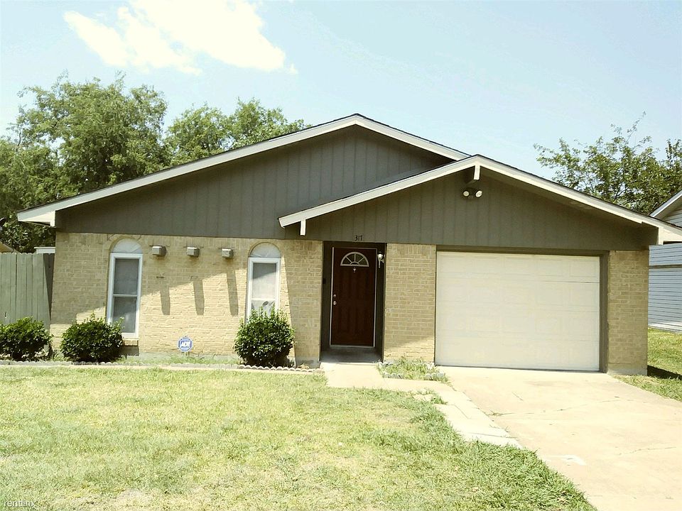 Pic 1 Blue Bonnet Front of House