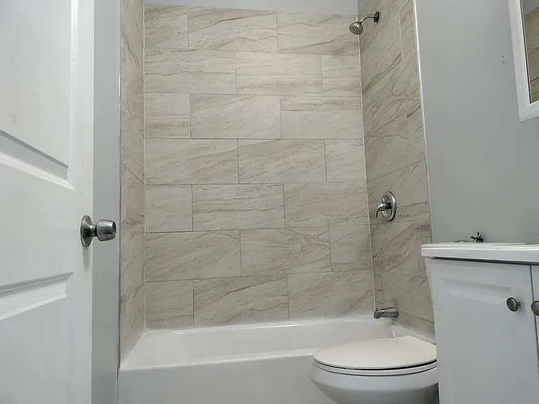 1943 W 48th St #2 — Photo 36
